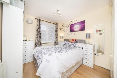1 bedroom flat for sale, Weaver House, Higham Mews, Northolt, UB5 6DT