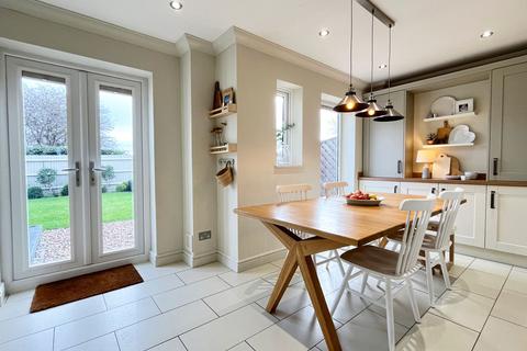 4 bedroom detached house for sale, 10 Clos Y Wiwer, Llantwit Major, The Vale of Glamorgan CF61 2SG