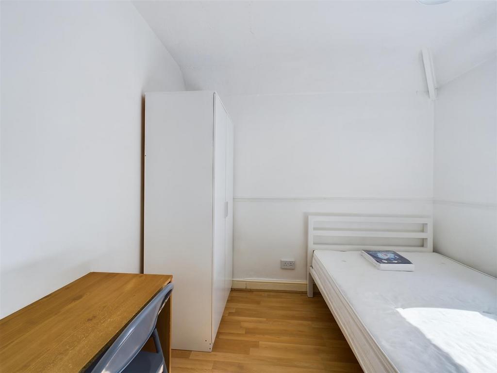 CAM02534 G0-PR0064-STILL012.jpg