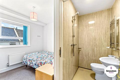 4 bedroom flat to rent, 77 Houndiscombe Road, Devon PL4