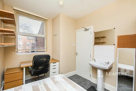 6 bedroom terraced house to rent, Hungerton Street, Nottingham, Nottinghamshire, NG7