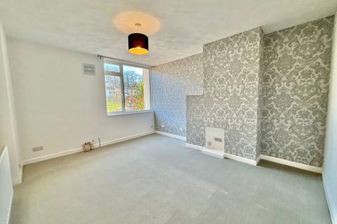 3 bedroom terraced house to rent, Queensway, Torquay, TQ2 6BY