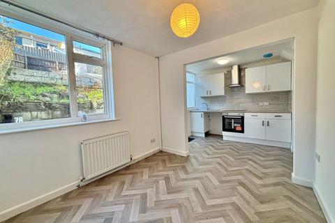 3 bedroom terraced house to rent, Queensway, Torquay, TQ2 6BY