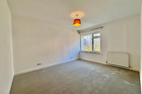 3 bedroom terraced house to rent, Queensway, Torquay, TQ2 6BY