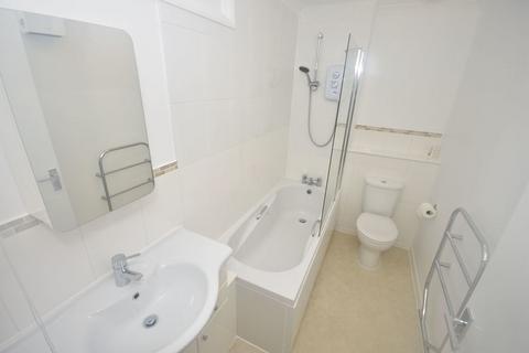 2 bedroom house to rent, Royal Way, Exeter