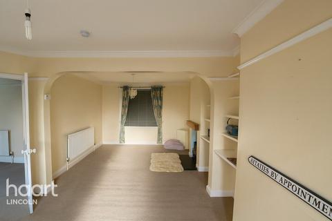 3 bedroom semi-detached house to rent, High Street, Billinghay