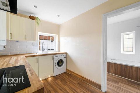 3 bedroom semi-detached house to rent, High Street, Billinghay