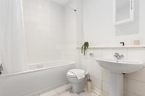 undefined, Queensbridge Road