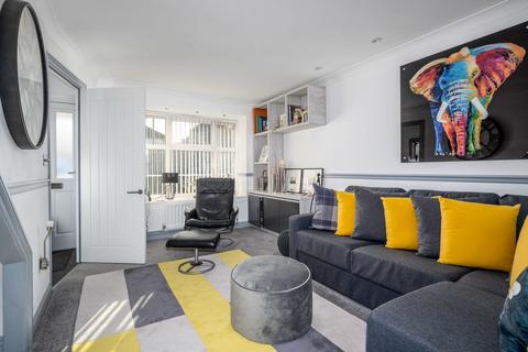 undefined, Viner Close, Walton-On-Thames