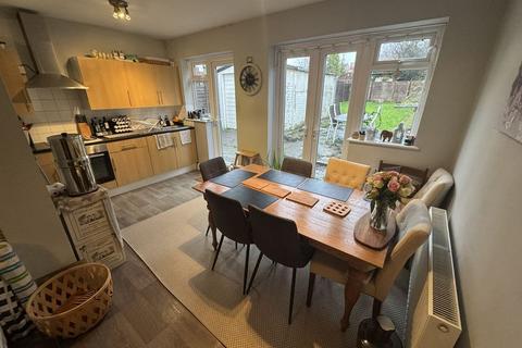 3 bedroom semi-detached house for sale, Greenford Road, Greenford