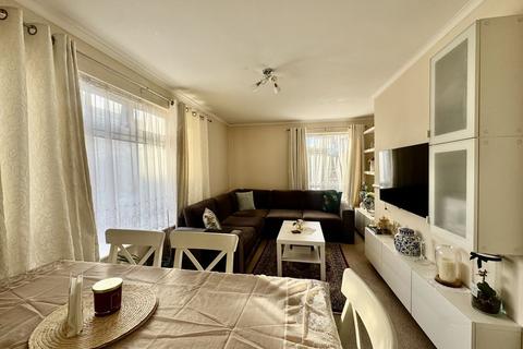 undefined, Moorfield Road, Uxbridge