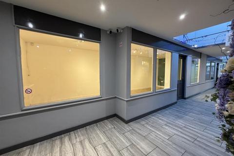 Retail property (high street) to rent - High Street, Eccleshall, Stafford