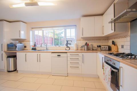 4 bedroom detached house for sale, Rawlings Court, Oadby, Leicester