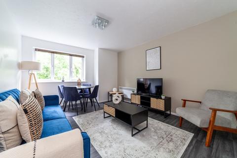 2 bedroom flat to rent, Beacon Gate