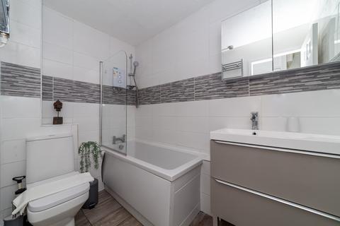 2 bedroom flat to rent, Beacon Gate