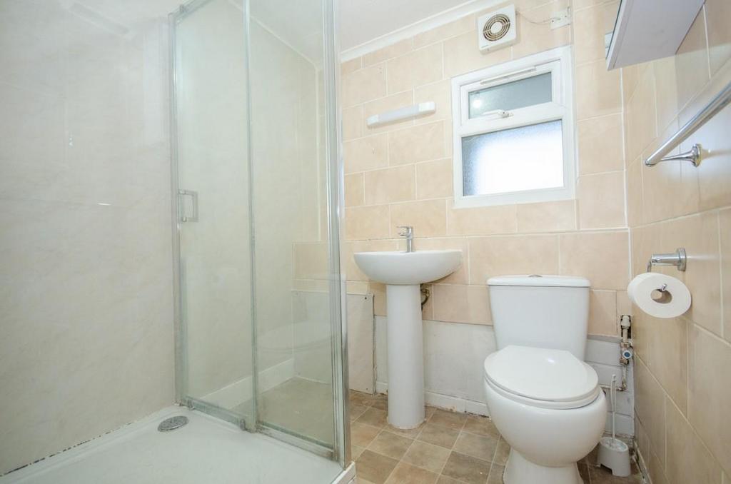 Shower room pic 2.jpg