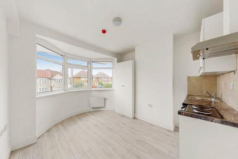 Studio to rent, Northolt Road, Harrow