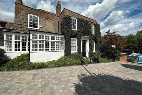 Office to rent, 8 Lower Teddington Rd Kingston Upon Thames KT1 4ER