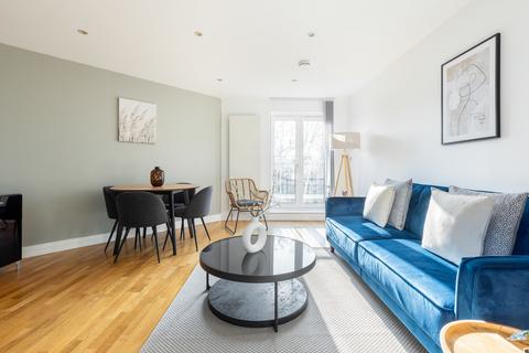 2 bedroom flat to rent, Brook Avenue