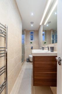 3 bedroom flat to rent, Scott Ellis Gardens