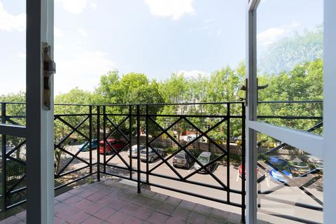 undefined, Brompton Park Crescent