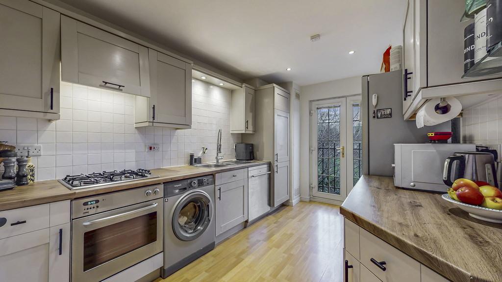 30-web-or-mls-7 Priorwood Court Flat 3.1 23