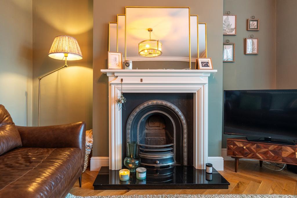 Glasllwch Crescent-16