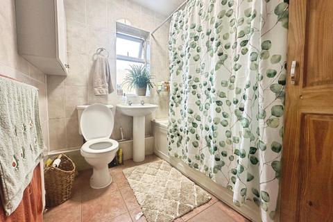 3 bedroom terraced house for sale, Norman View, Leeds LS5