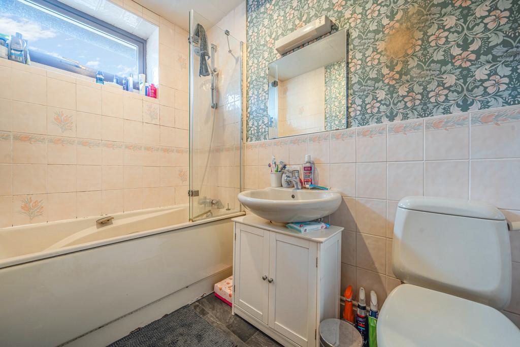 Cuthbert House Bathroom