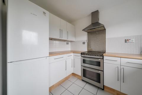 2 bedroom apartment to rent, Denbigh Road, Thame