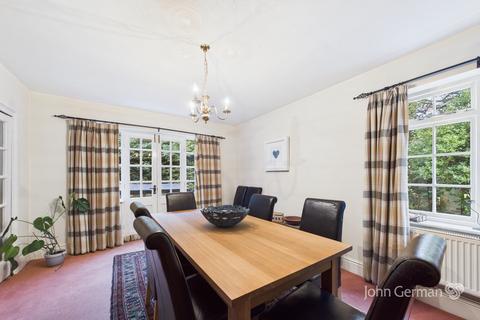 undefined, Hay Lane, Longdon Green