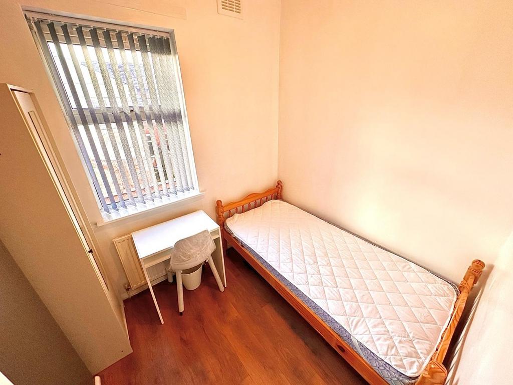 Bright single bedroom with wooden flooring, a s...