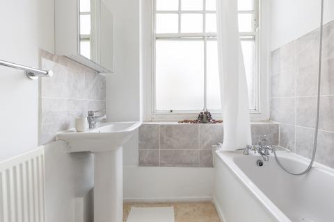 2 bedroom flat to rent, Swanfield Street