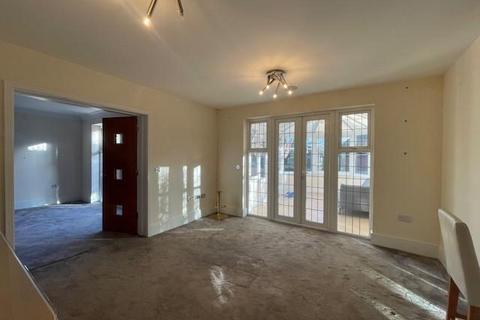 5 bedroom detached house to rent, Augustus Close,  Stanmore,  HA7