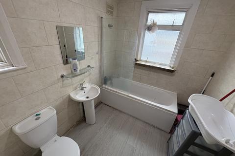 House share to rent, Upsdell Avenue, London N13