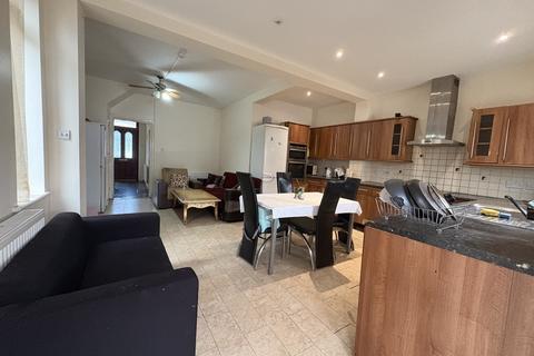 House share to rent, Upsdell Avenue, London N13