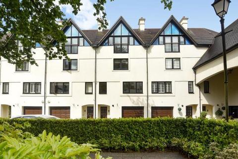 4 bedroom terraced house to rent, Carew Road,  Northwood,  HA6