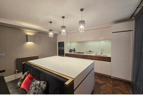 undefined, Buckingham Street, London  WC2N