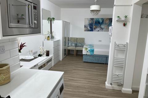 undefined, Wellington Road South, Hounslow TW4