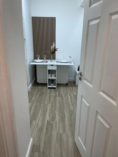 undefined, Wellington Road South, Hounslow TW4