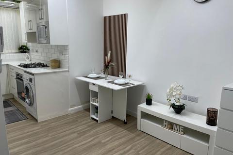 undefined, Wellington Road South, Hounslow TW4