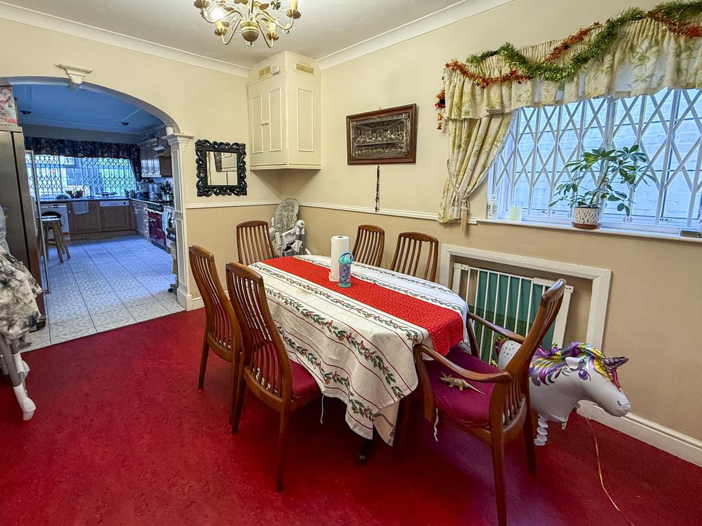 Middle Reception Room / Breakfast Room