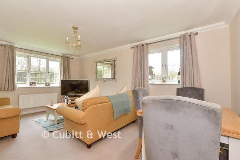 2 bedroom ground floor flat for sale, The Glade, Storrington, Pulborough, West Sussex