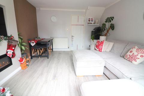 undefined, Luton LU3