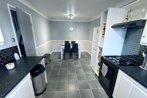 3 bedroom townhouse for sale, Florence Avenue, Swallownest, Sheffield, Rotherham, S26 4RL