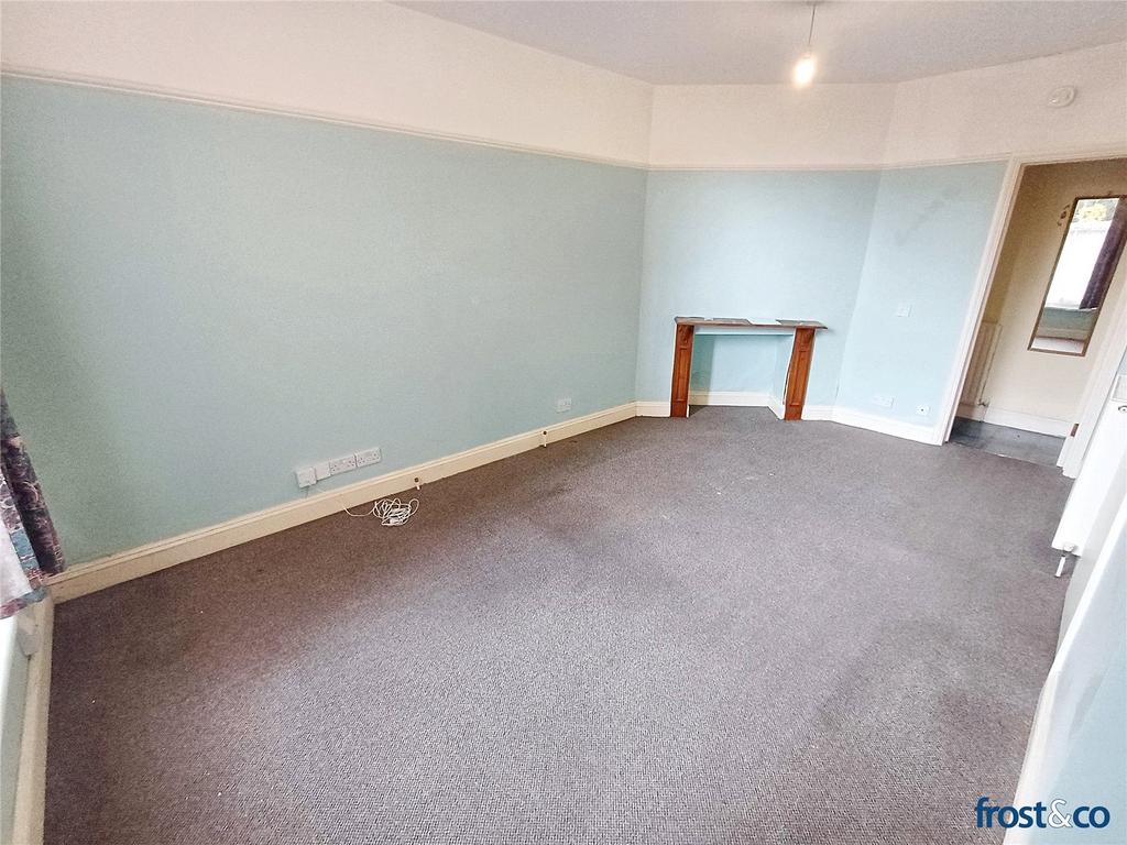 Living Room/Bedroom