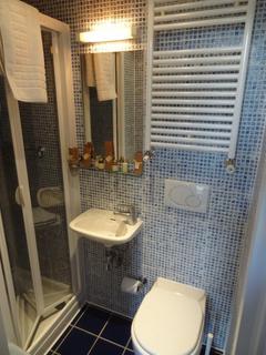 Studio to rent, Mabledon Place