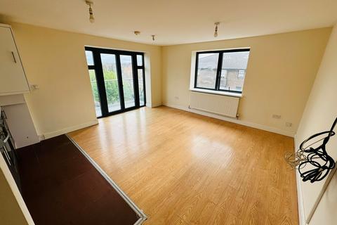 3 bedroom flat to rent, Flat - Barking Road, London