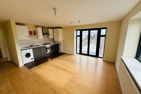 3 bedroom flat to rent, Flat - Barking Road, London