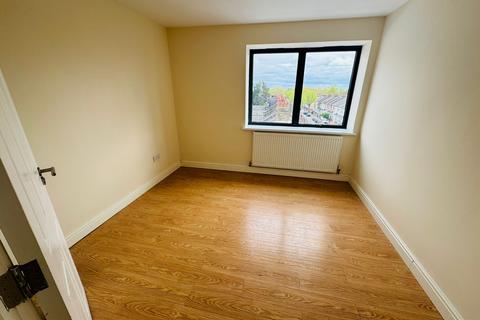 3 bedroom flat to rent, Flat - Barking Road, London
